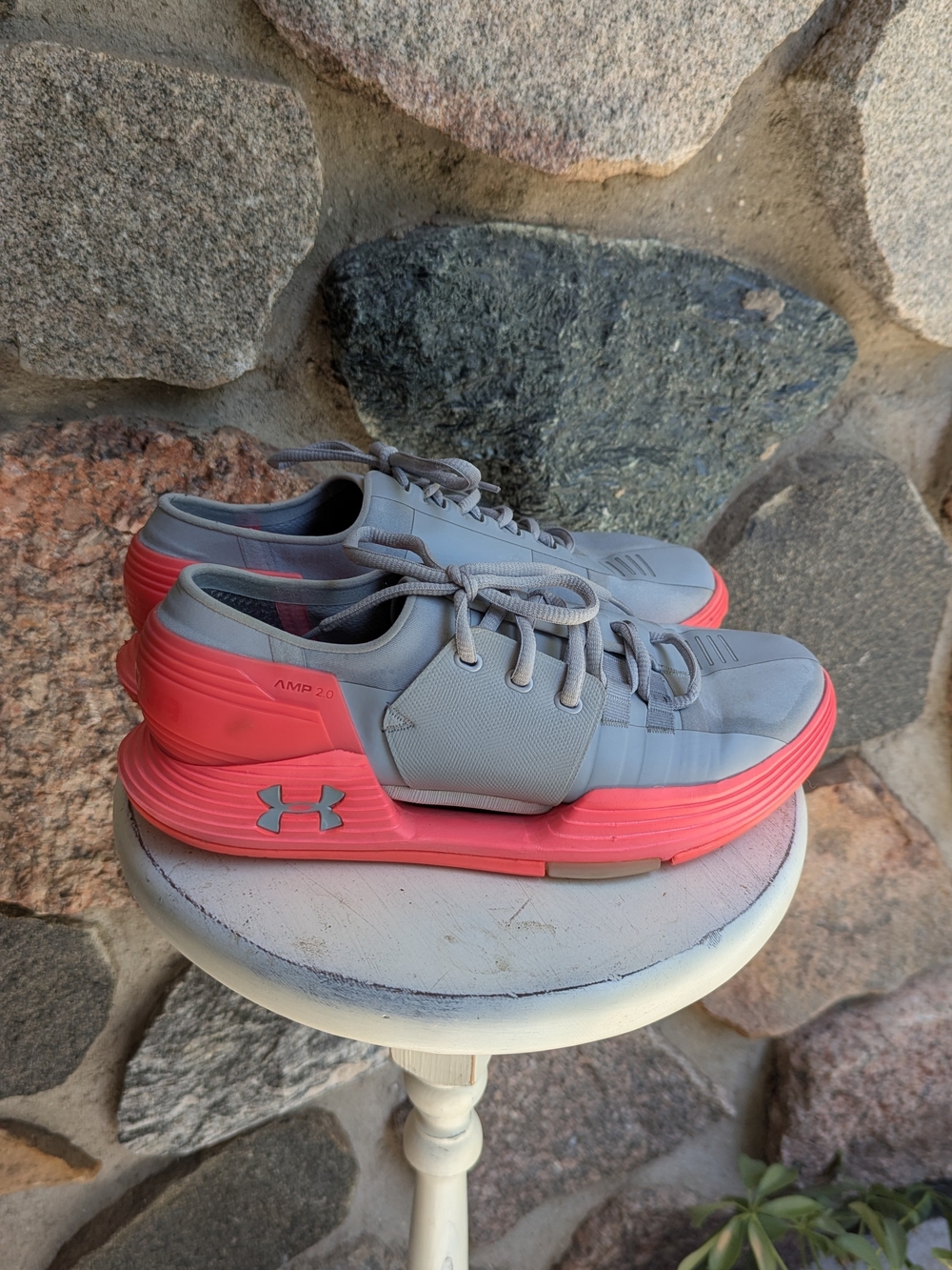 Under Armour WM’s Gray and Coral Training Sneakers AMP 2.0 Size 8